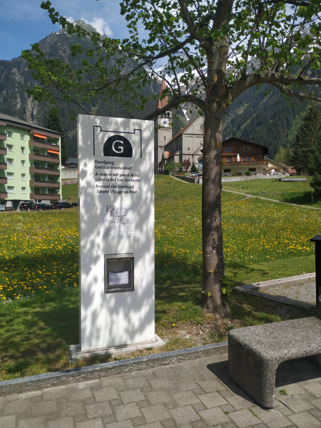 Dispenser of free tour booklet in the village square (second dispenser at the railway station)